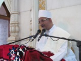 Mazoon ud-Da�wat Saiyedi Haatim Zakiyuddin saheb (DM) delivering bayaan at Nooraani Masjid